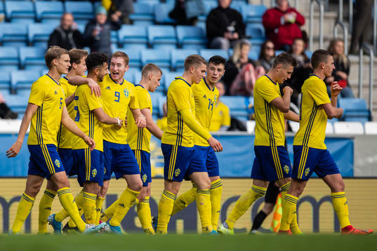Dejan Kulusevski of Sweden celebrate with teammates