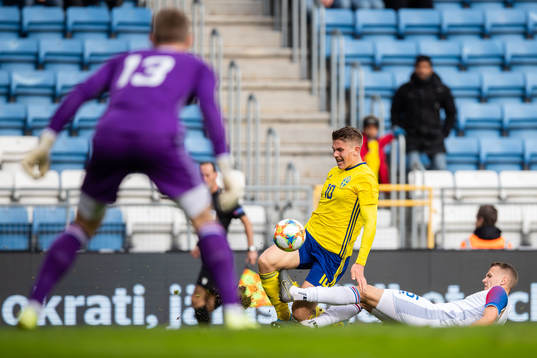 Viktor Gyökeres of Sweden and Isak Oli Olafsson of Iceland