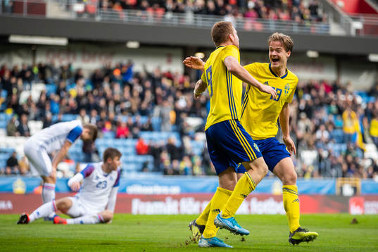 Dejan Kulusevski and August Erlingmark of Sweden celebrate