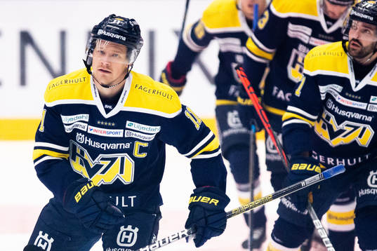 s Simon Önerud jublar