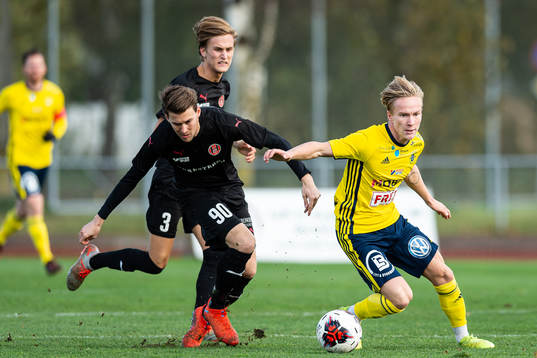 Ängelholms Alexander Engholm jagas av Hittarps David