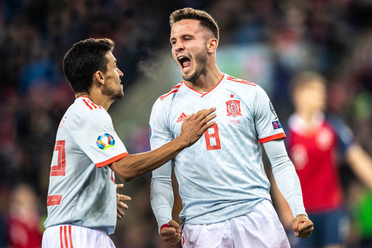 Saul Niguez of Spain celebrates together with Jesus Navas