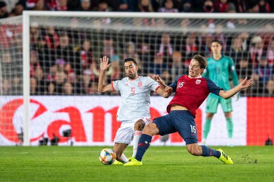Sergio Busquets of Spain and Sander Berge of Norway