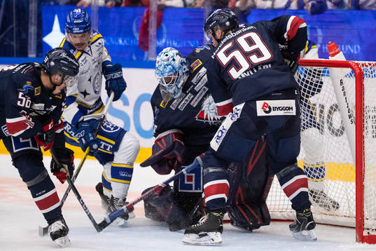 Leksands Thomas Valkvae Olsen framför Linköpings målvakt