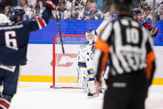 Leksands målvakt Janne Juvonen deppar