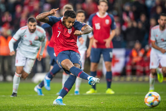 Joshua King of Norway scores 1-1