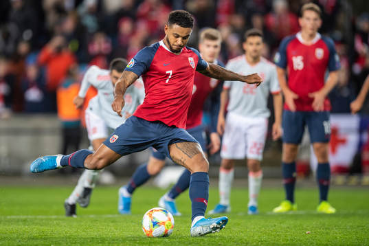 Joshua King of Norway scores 1-1