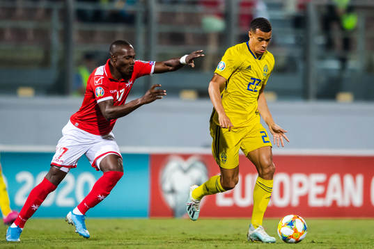 Alfred Effiong of Malta and Robin Quaison of Sweden