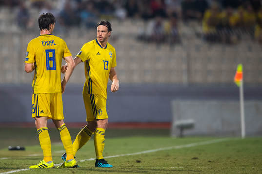 Albin Ekdal changes with Gustav Svensson of Sweden