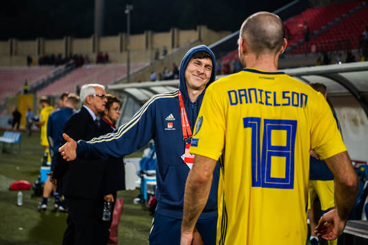 Victor Nilsson Lindelöf hugs Marcus Danielson of Sweden