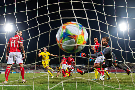 Bläddra bland fler bilder av Football, UEFA Euro Qualifier, Malta - Sweden