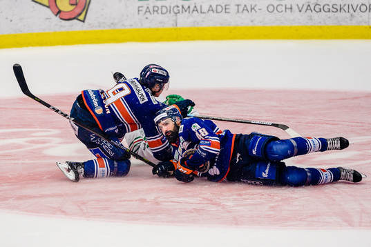 Växjös Marcus Davidsson och Daniel Rahimi faller