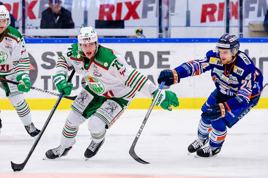 Rögles Dominik Bokk jagas av Växjös Brendan Shinnimin