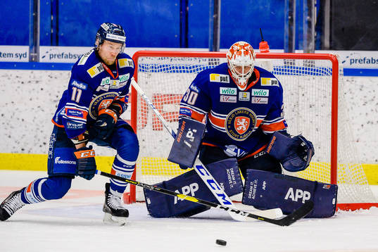 Växjös Ilari Melart och målvakt Viktor Fasth