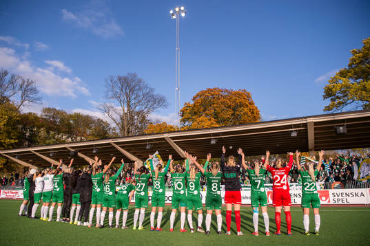 Hammarbys spelare jublar