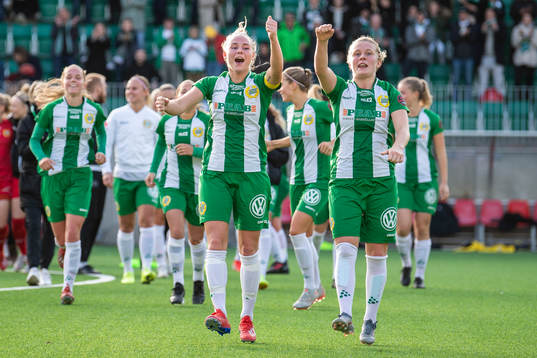 Hammarbys Emma Jansson och Emilia Larsson jublar