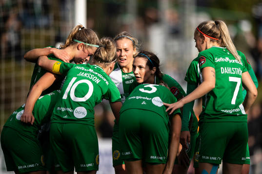 Hammarbys spelare pratar ihop sig