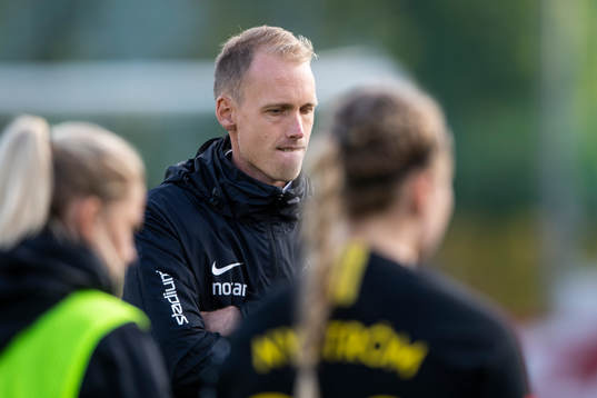 s tränare Robert Lison Svanström deppar
