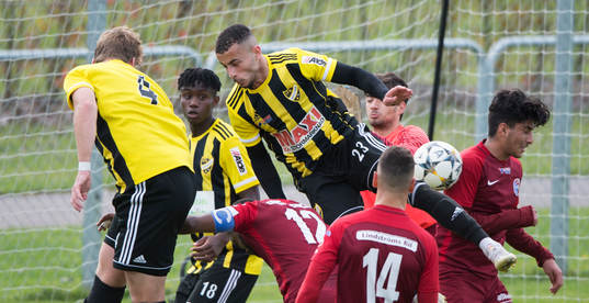 IFK Hässleholms Mohammed Hamdam och Carl Mujaguzi i