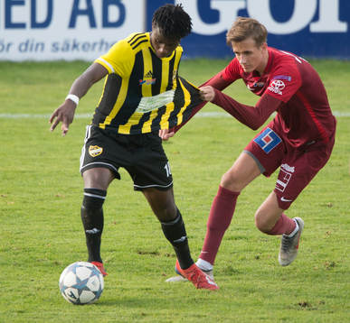 IFK Hässleholms Carl Mujaguzi i matchen i division 2