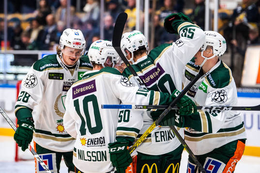 Färjestads Gustav Rydahl jublar med lagkamrater
