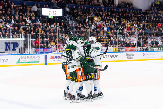 Färjestads Gustav Rydahl jublar med lagkamrater