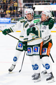 Färjestads Sebastian Erixon och Gustav Rydahl jublar