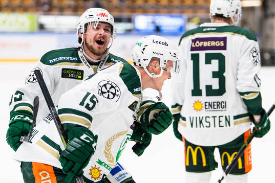 Färjestads Linus Johansson och Gustav Rydahl jublar