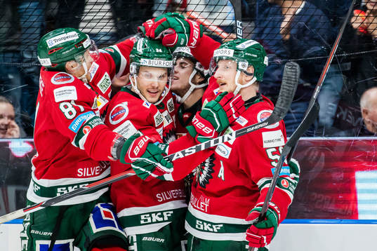 Frölundas Samuel Fagemo jublar med lagkamrater