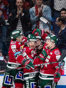 Frölundas Samuel Fagemo jublar med lagkamrater