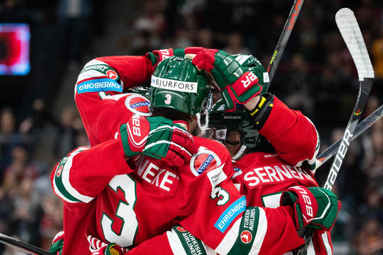 Frölundas Jacob Moverare jublar