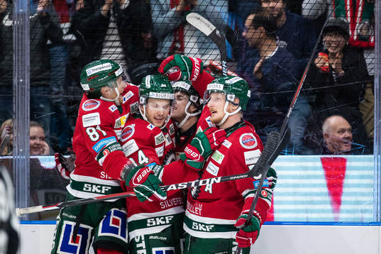 Frölundas Samuel Fagemo jublar med lagkamrater