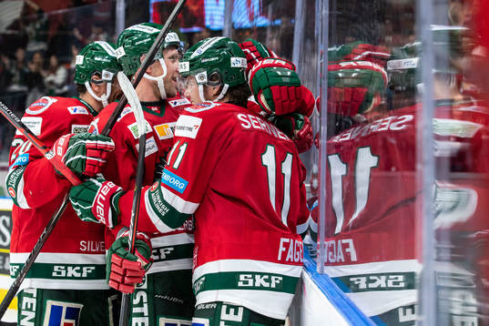 Frölundas Samuel Fagemo jublar med lagkamrater