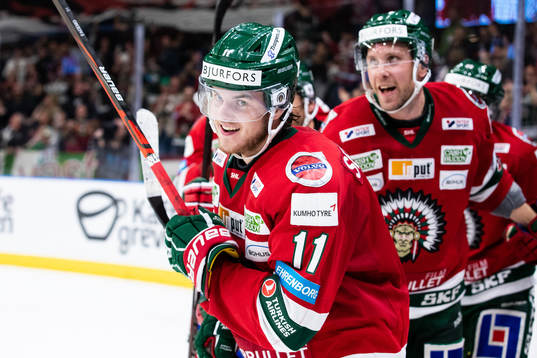 Frölundas Samuel Fagemo jublar med lagkamrater
