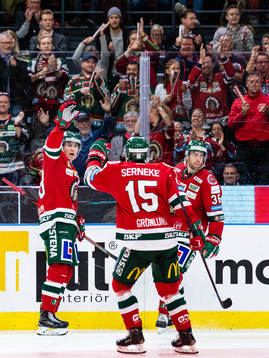 Frölundas Johan Sundström jublar med lagkamrater