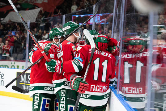 Frölundas Samuel Fagemo jublar med lagkamrater