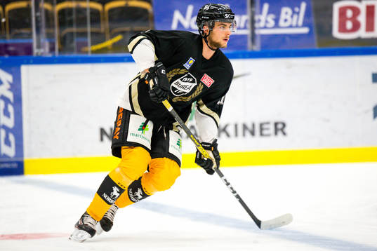 Skellefteås Jacob Olofsson  i Bureås tröjor