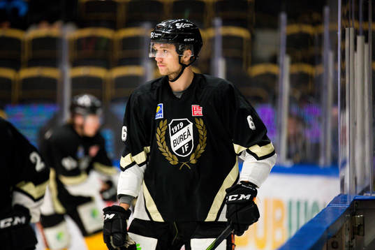 Skellefteås Filip Berglund i Bureås tröjor
