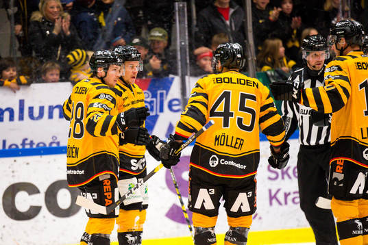 Skellefteås Jonathan Pudas jublar