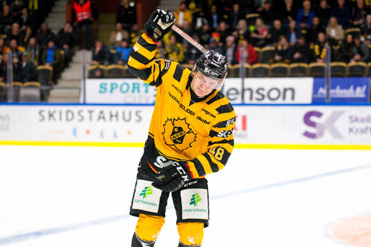 Skellefteås Jonatan Berggren gör illa axeln