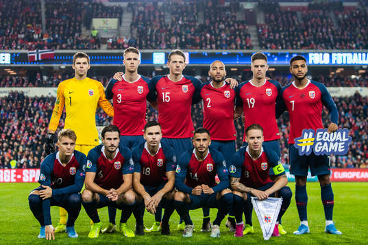 Goalkeeper Rune Almenning Jarstein (2nd row), Kristoffer