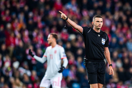 Referee Michael Oliver
