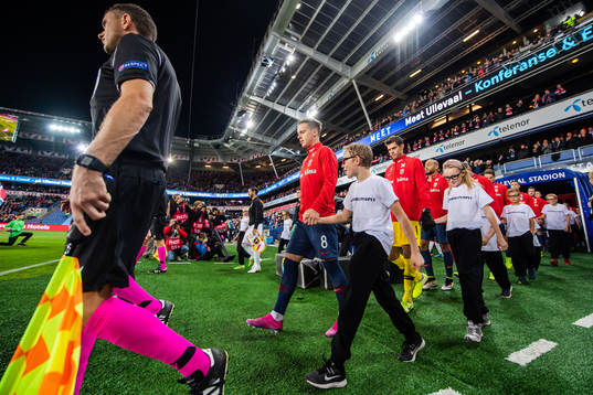 Stefan Johansen of Norway enters the pitch