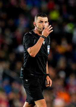 Referee Michael Oliver