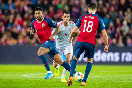 Joshua King of Norway and Sergio Busquets of Spain