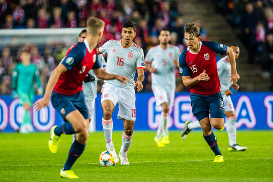 Rodri of Spain and Sander Berge of Norway