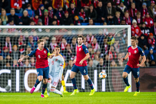 Stefan Johansen of Norway and Rodrigo of Spain