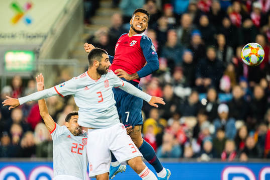 Raul Albiol of Spain and Joshua King of Norway