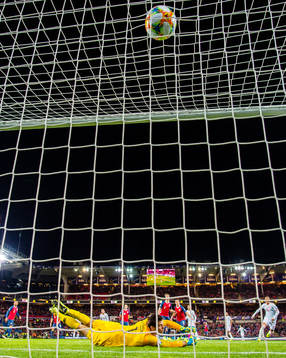 Saul Niguez of Spain scores the 0-1 goal