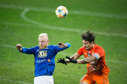 Kristianstads Armin Aganovic utdelar en tryckare till